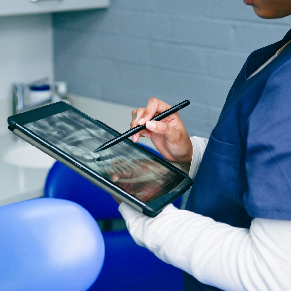 A dentist using the OrthoPhoto app